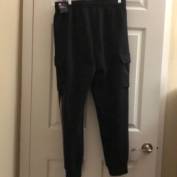 NWT Nike Sweatpants/Joggers with cargo pockets - Picture 7 of 7